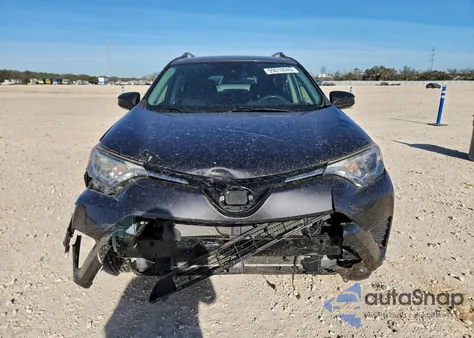 2017 Toyota Rav4 Le z USA, uszkodzony, nr VIN JTMZFREV4HJ129086